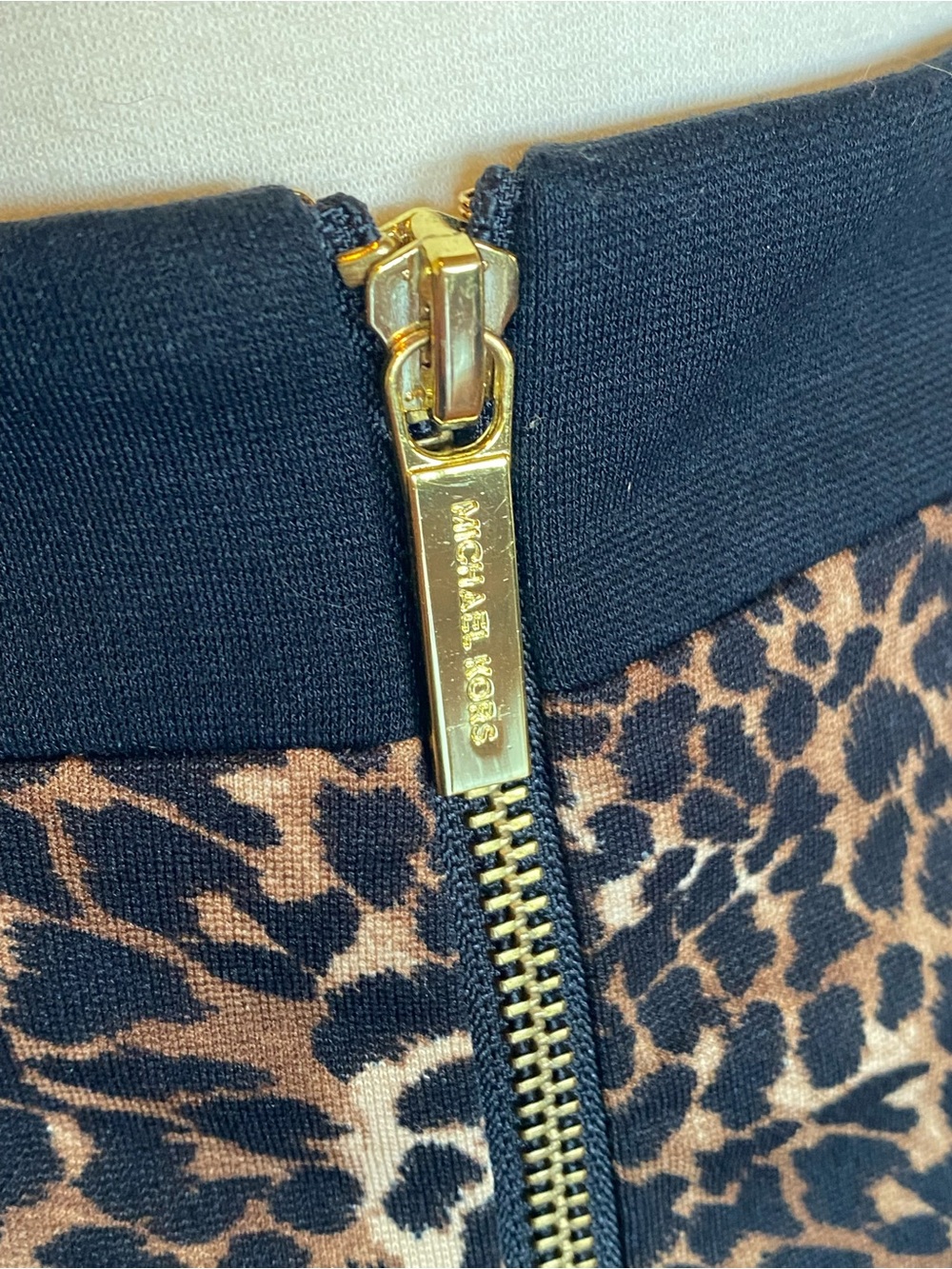 Michael Kors Black and Leopard Print Pencil Skirt with Gold Details Size 8P - Picture 4 of 9